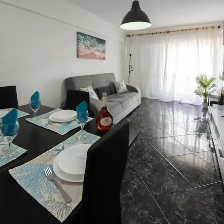 Apartment Stunning Blue House, Caparica