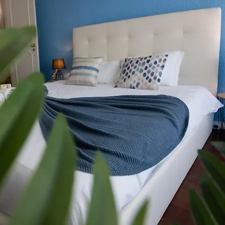 Apartment Stunning Blue House, Caparica