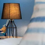 Apartment Stunning Blue House, Caparica *