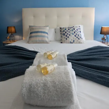 Apartment Stunning Blue House, Caparica