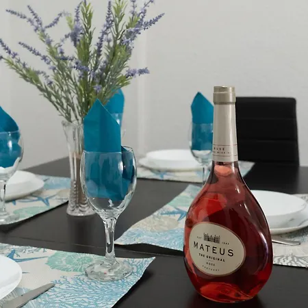 Stunning Blue House, Caparica Apartament