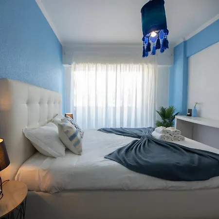 Stunning Blue House, Caparica Apartament *