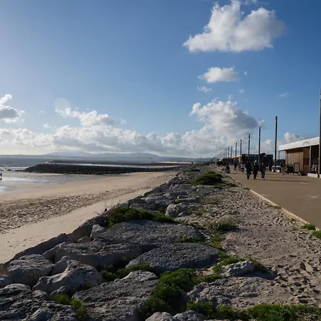 Stunning Blue House, Caparica Apartment